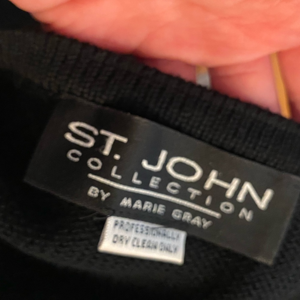 St. John Collection Santana Knit Shawl Poncho - Picture 5 of 8